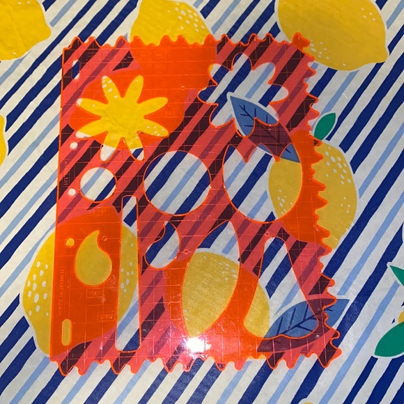 Fiskars - Stencils - Picture 2 of 6